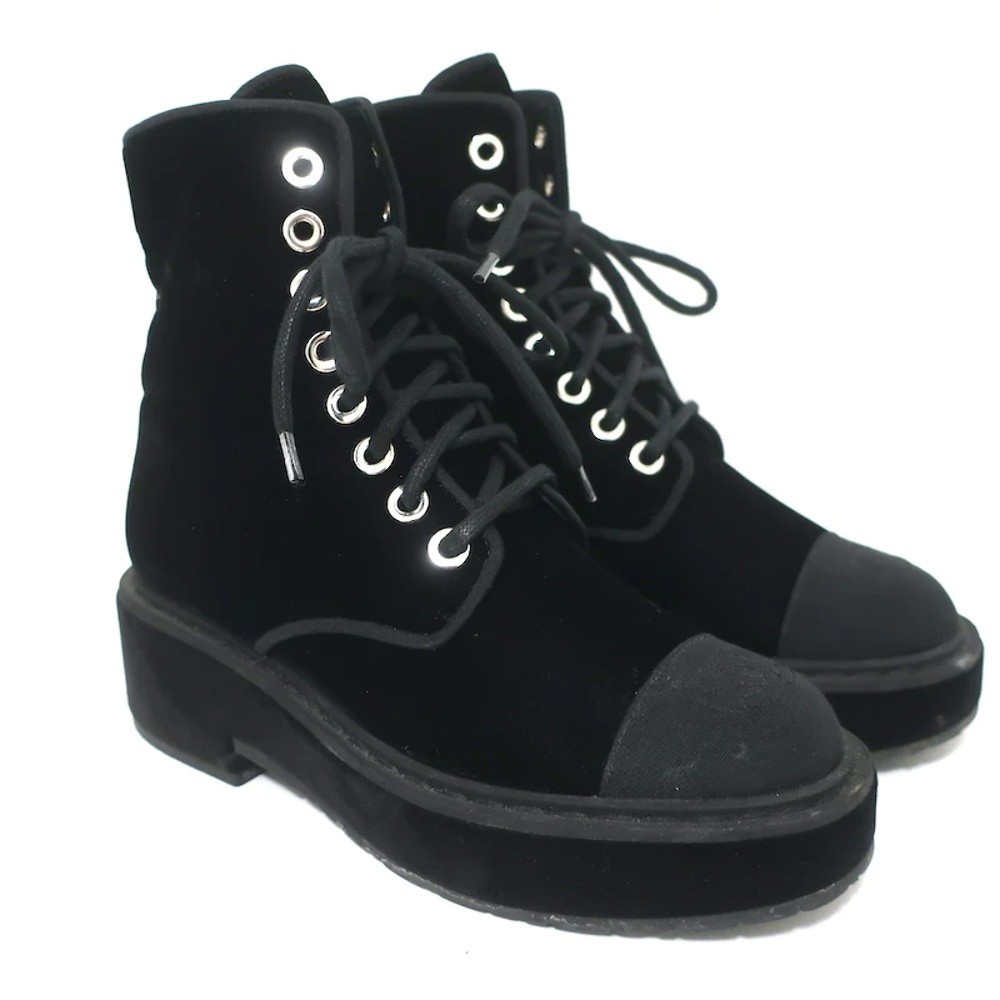 Chanel 17B CC Cap Toe Combat Boots Black Velvet Size 37.5 Lace-Up Ankle Boots - Picture 2 of 12
